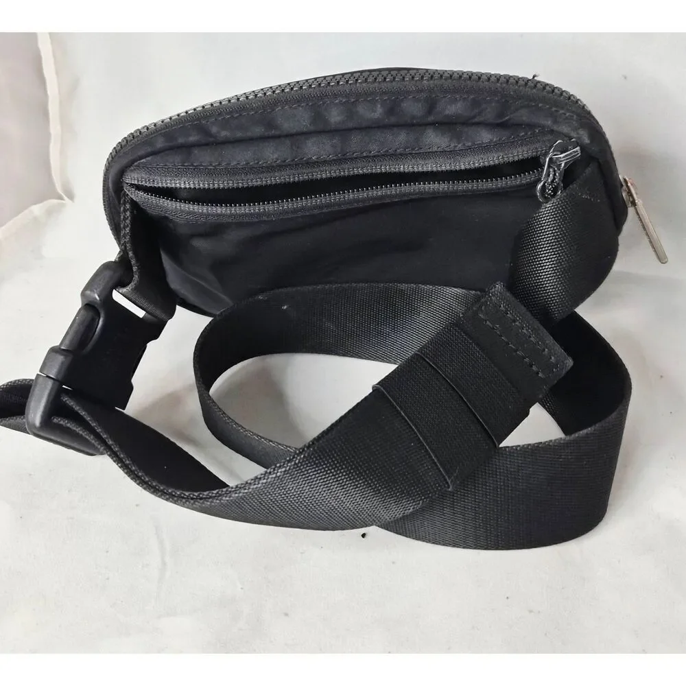 Lululemon everywhere belt bag